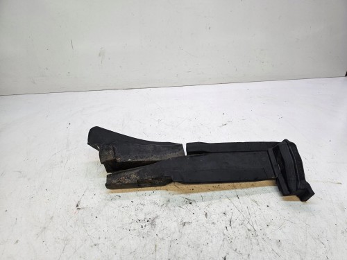 WYGŁUSZENIE BŁOTNIKA LEWE AUDI Q3 8U0823721A