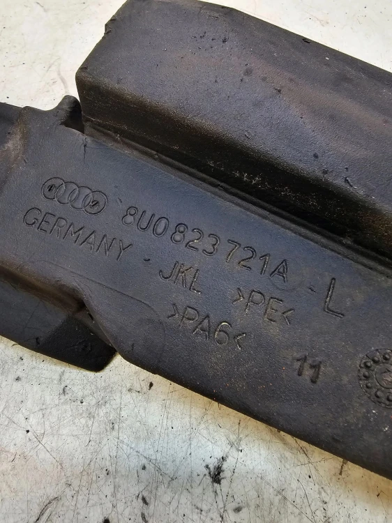 WYGŁUSZENIE BŁOTNIKA LEWE AUDI Q3 8U0823721A
