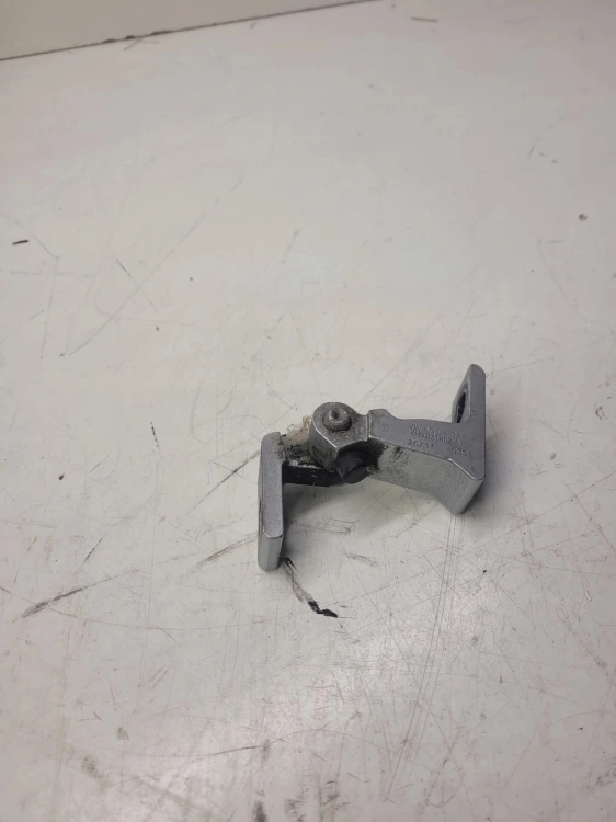 ZAWIAS DRZWI PRAWYCH AUDI A8 D4 A7 4G 4H0831402A