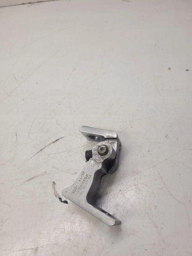ZAWIAS DRZWI PRAWYCH AUDI A8 D4 A7 4G 4H0831402A