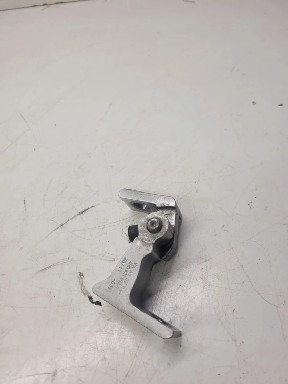 ZAWIAS DRZWI PRAWYCH AUDI A8 D4 A7 4G 4H0831402A