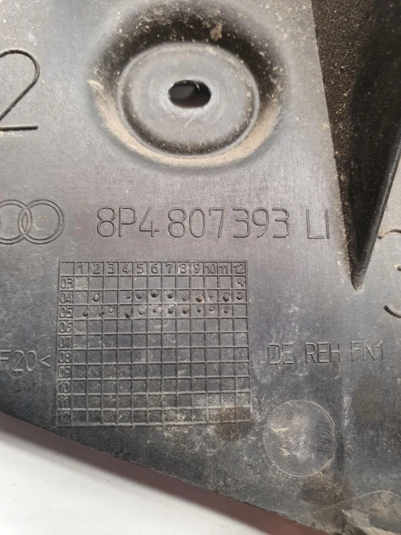ŚLIZG ZDERZAKA LEWY TYŁ AUDI A3 8P 8P4807393A LI