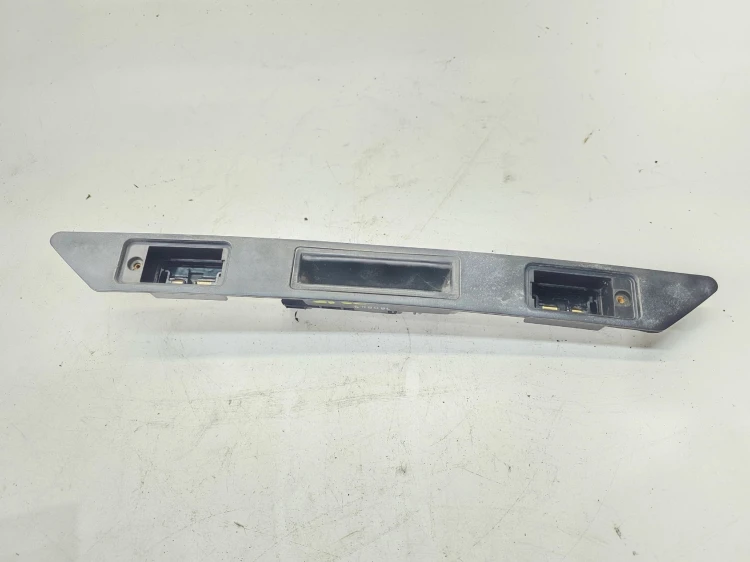 BLENDA PODŚWIETLENIE TABLICY REJ. AUDI A3 8P A4 B7 A6 C6 8P4827574 1/26