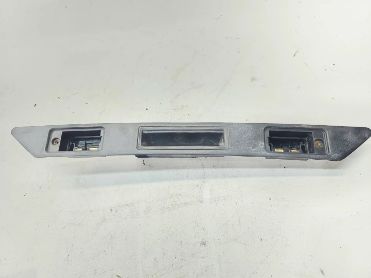 BLENDA PODŚWIETLENIE TABLICY REJ. AUDI A3 8P A4 B7 A6 C6 8P4827574 1/26