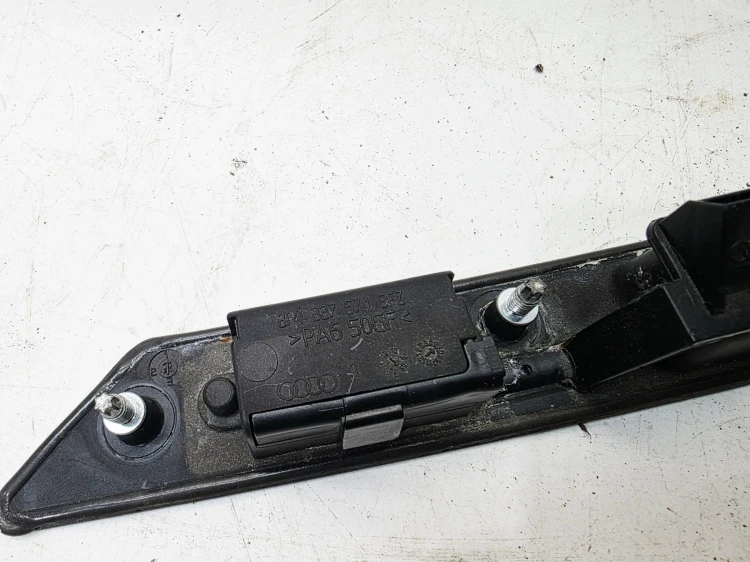 BLENDA PODŚWIETLENIE TABLICY REJ. AUDI A3 8P A4 B7 A6 C6 8P4827574 1/26