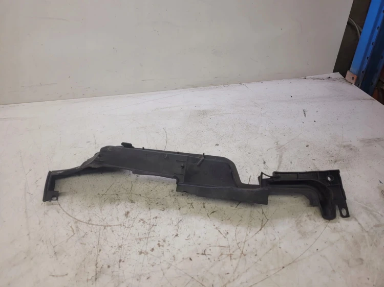 NAKŁADKA BŁOTNIKA LEWA AUDI A4 B9 8W0821169B