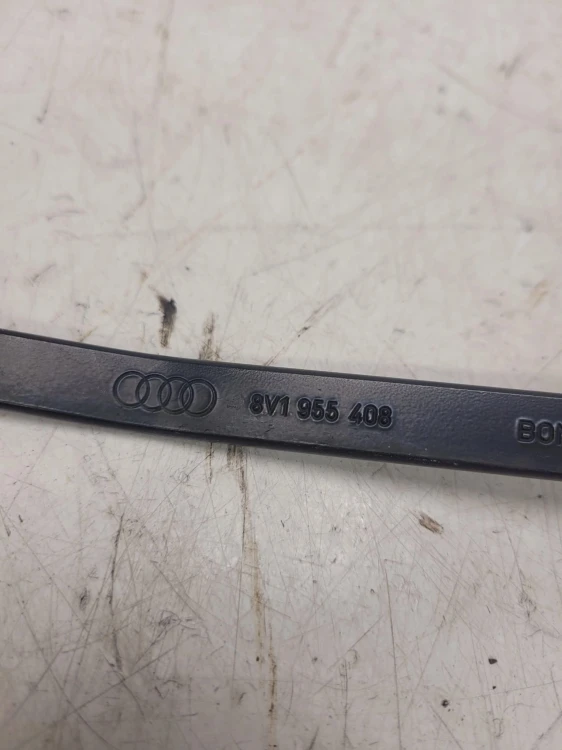 RAMIĘ WYCIERACZKI PRAWE AUDI A3 8V 8V1955408