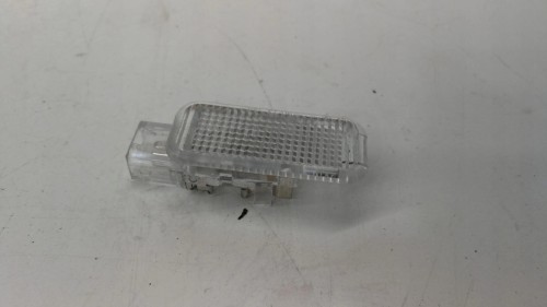 LAMPKA OŚWIETLENIE KABINY AUDI A3 A4 A5 4B0947415