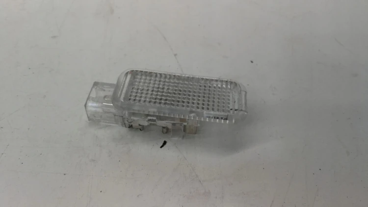 LAMPKA OŚWIETLENIE KABINY AUDI A3 A4 A5 4B0947415