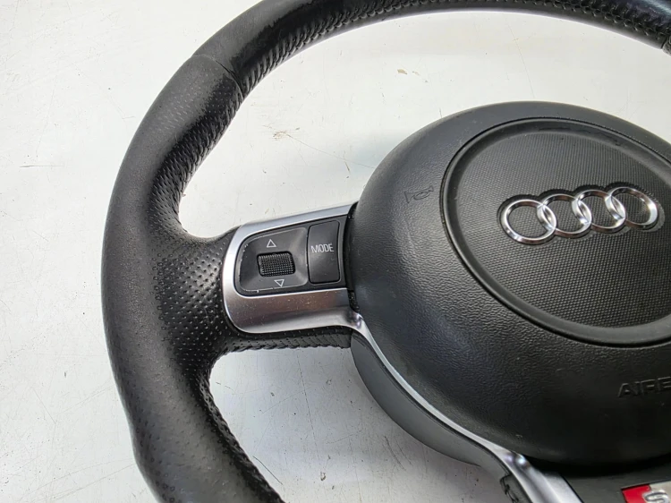 KIEROWNICA SKÓRA PIKOWANA ŚCIĘTA AUDI A3 8P A4 B7 TT 8J 8J0419091J KOMPLET