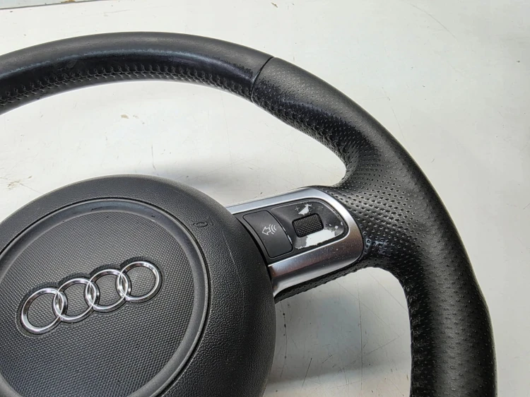 KIEROWNICA SKÓRA PIKOWANA ŚCIĘTA AUDI A3 8P A4 B7 TT 8J 8J0419091J KOMPLET