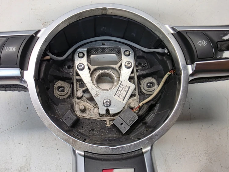 KIEROWNICA SKÓRA PIKOWANA ŚCIĘTA AUDI A3 8P A4 B7 TT 8J 8J0419091J KOMPLET