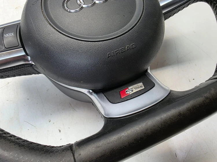 KIEROWNICA SKÓRA PIKOWANA ŚCIĘTA AUDI A3 8P A4 B7 TT 8J 8J0419091J KOMPLET