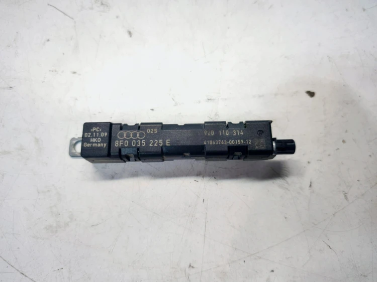 ANTENA WZMACNIACZ ANTENOWY AUDI A5 8T CABRIO 8F0035225E