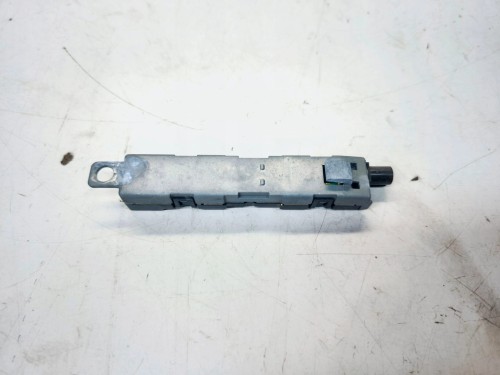 ANTENA WZMACNIACZ ANTENOWY AUDI A5 8T CABRIO 8F0035225E
