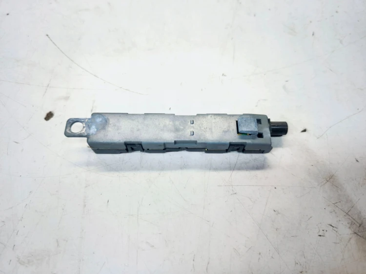 ANTENA WZMACNIACZ ANTENOWY AUDI A5 8T CABRIO 8F0035225E