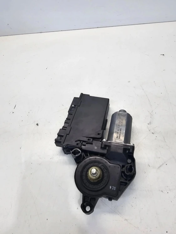 SILNIK SILNICZEK SZYBY AUDI A4 B6 B7 8E0959802E