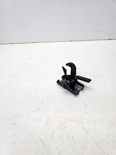 ZAMEK RYGIEL MASKI AUDI A3 8V 8V0823480