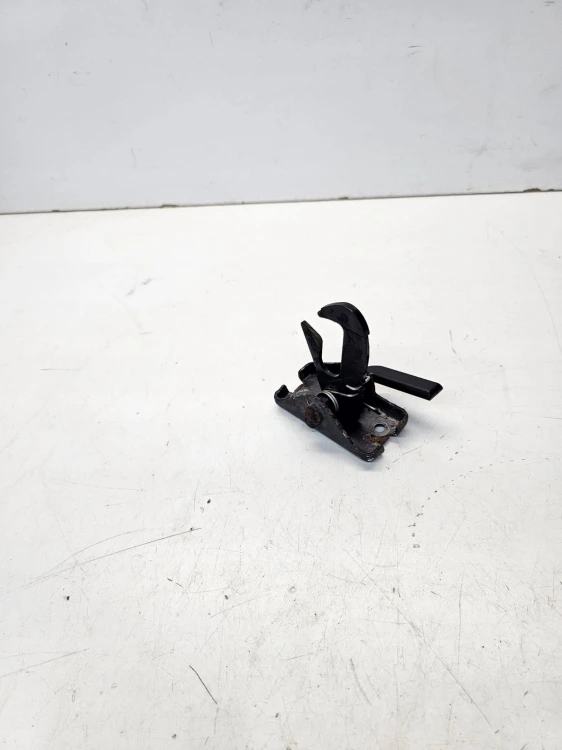ZAMEK RYGIEL MASKI AUDI A3 8V 8V0823480