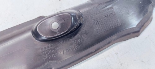 WYGŁUSZENIE BŁOTNIKA LEWE AUDI A3 8V 8V0821111C