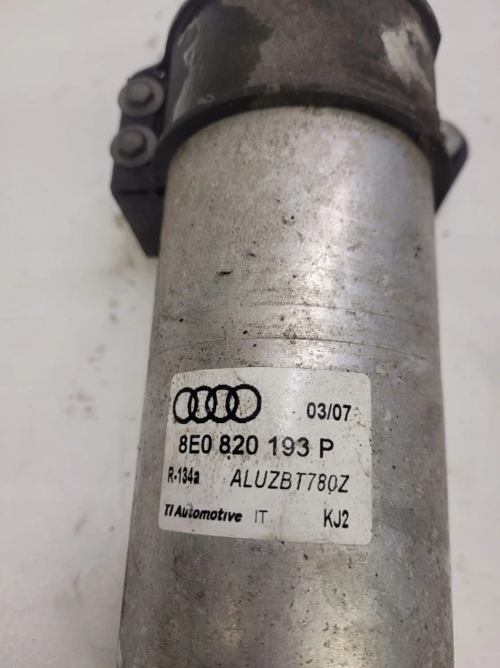 UCHWYT OSUSZACZ KLIMATYZACJI AUDI A4 B7 8E0820193P