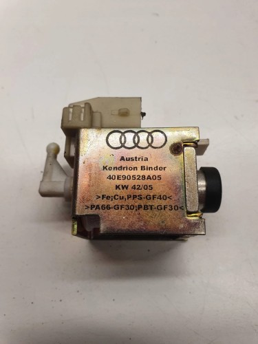 SILNICZEK NAGRZEWNICY AUDI A4 B6 B7 40E90528A05