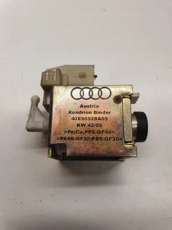 SILNICZEK NAGRZEWNICY AUDI A4 B6 B7 40E90528A05