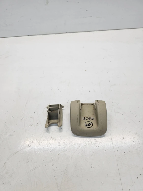 ZAŚLEPKA MOCOWANIA ISOFIX TYŁ AUDI Q5 8R 8R0887233 KREMOWY