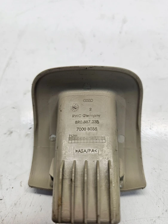 ZAŚLEPKA MOCOWANIA ISOFIX TYŁ AUDI Q5 8R 8R0887233 KREMOWY
