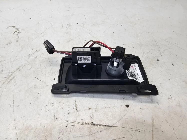 GNIAZDO ZAPALNICZKI PORT USB C ŁADOWARKI AUDI Q5 FY A4 B9 A5 8W 5Q0035726L
