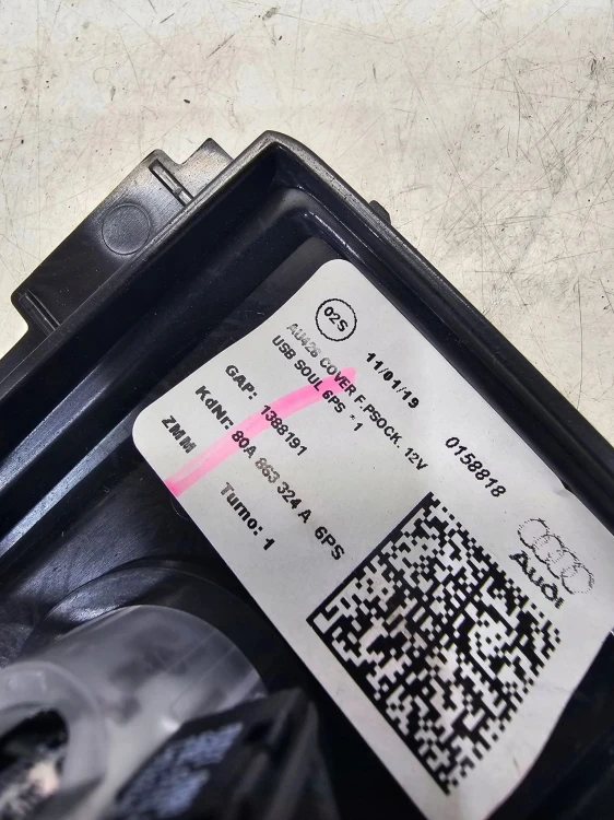 GNIAZDO ZAPALNICZKI PORT USB C ŁADOWARKI AUDI Q5 FY A4 B9 A5 8W 5Q0035726L