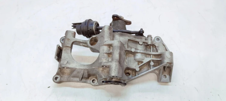 ŁAPA POMPY WODY UCHWYT BMW F36 430I B48B20B 252KM 7644809