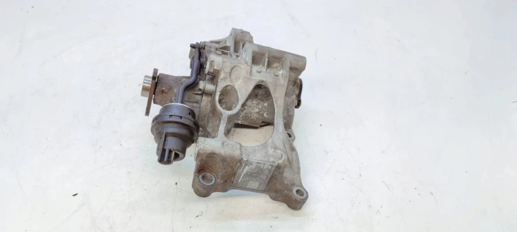 ŁAPA POMPY WODY UCHWYT BMW F36 430I B48B20B 252KM 7644809
