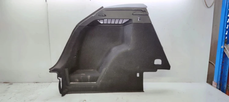 BOCZEK BAGAŻNIKA LEWY AUDI Q3 F3 83A863879D