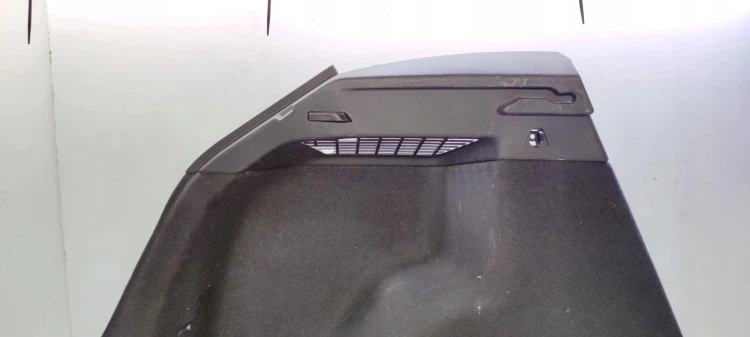 BOCZEK BAGAŻNIKA LEWY AUDI Q3 F3 83A863879D