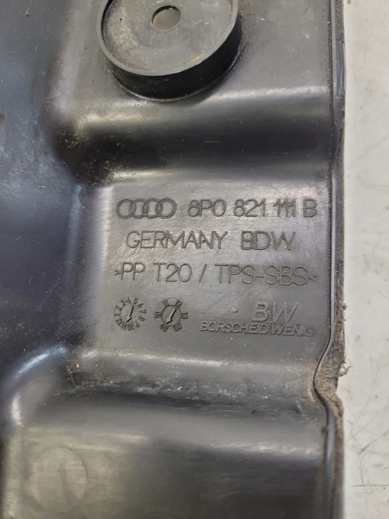 WYGŁUSZENIE BŁOTNIKA LEWE AUDI A3 8P 8P0821111B