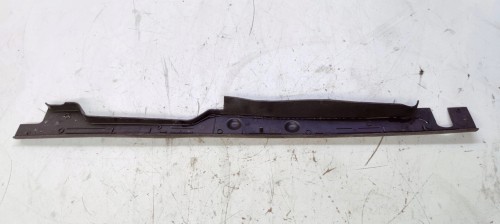 LISTWA GÓRNA BŁOTNIKA LEWA AUDI A4 B9 8W0820581