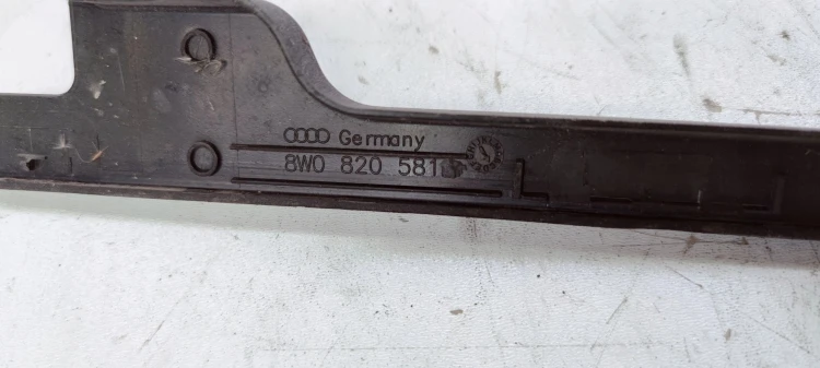 LISTWA GÓRNA BŁOTNIKA LEWA AUDI A4 B9 8W0820581