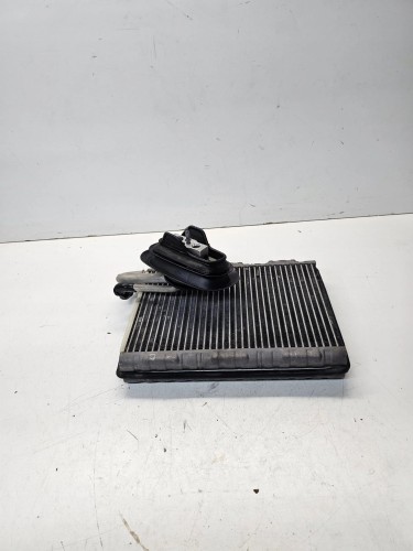 NAGRZEWNICA WYMIENNIK CIEPŁA AUDI A4 B9 A5 8W GG471002
