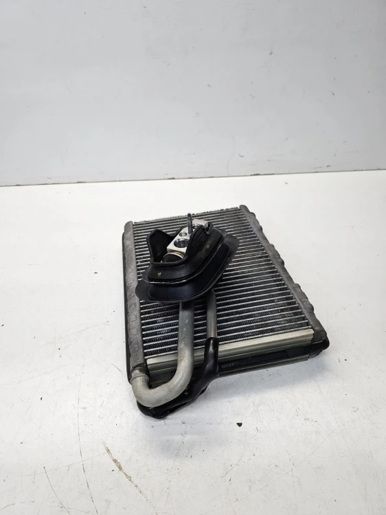NAGRZEWNICA WYMIENNIK CIEPŁA AUDI A4 B9 A5 8W GG471002