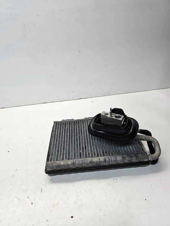 NAGRZEWNICA WYMIENNIK CIEPŁA AUDI A4 B9 A5 8W GG471002