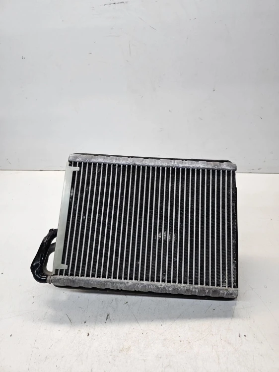 NAGRZEWNICA WYMIENNIK CIEPŁA AUDI A4 B9 A5 8W GG471002