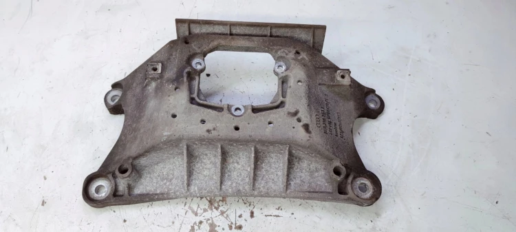 ŁAPA PODPORA SKRZYNI BIEGÓW AUDI A4 A5 8K0399263T