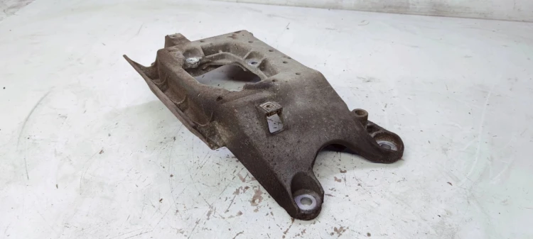 ŁAPA PODPORA SKRZYNI BIEGÓW AUDI A4 A5 8K0399263T