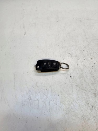 KLUCZYK PILOT SCYZORYK AUDI A1 8X Q3 8X0837220D *6*