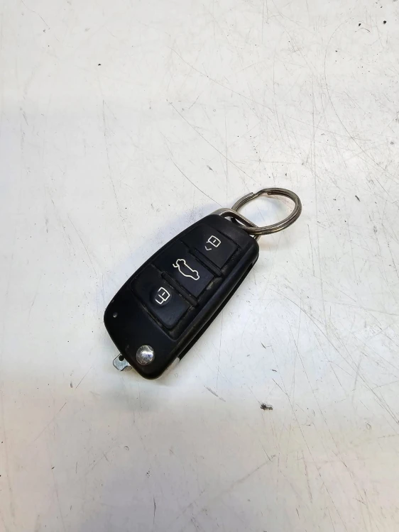 KLUCZYK PILOT SCYZORYK AUDI A1 8X Q3 8X0837220D *6*