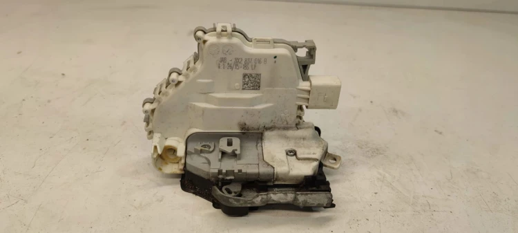 ZAMEK DRZWI PRAWY PRZÓD AUDI A3 8V 8X2837016B 7PIN