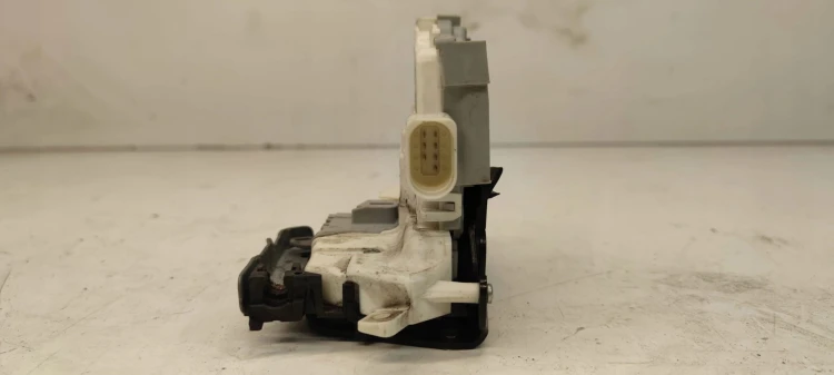 ZAMEK DRZWI PRAWY PRZÓD AUDI A3 8V 8X2837016B 7PIN