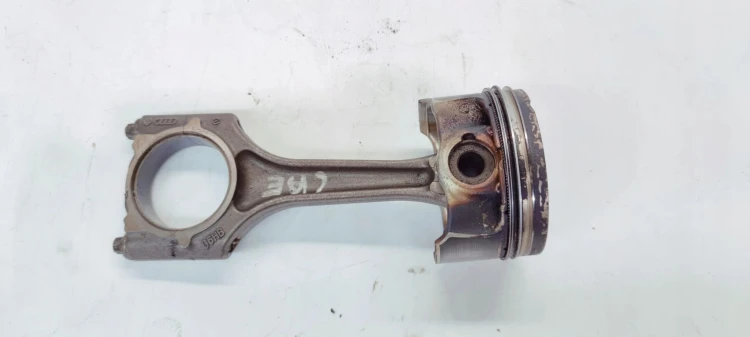 TŁOK + KORBOWÓD AUDI A4 A5 Q5 CAE 2.0 TFSI 06HB 82.465 06HAG