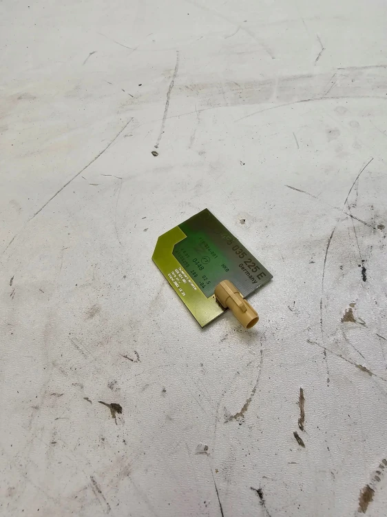 WZMACNIACZ ANTENOWY AUDI A6 C6 4F5035225E